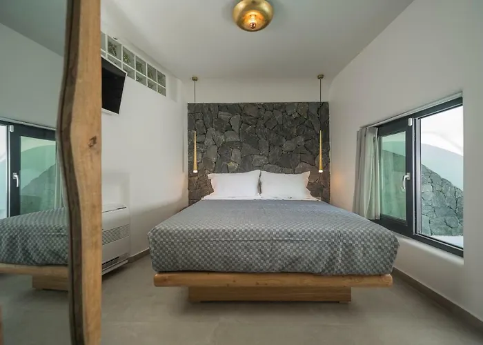 Secret Spot Luxury Villa Fira (Santorini)